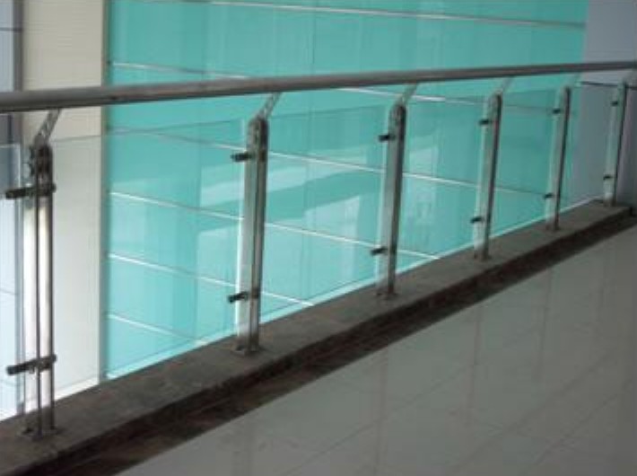 室內(nèi)不銹鋼玻璃護(hù)欄